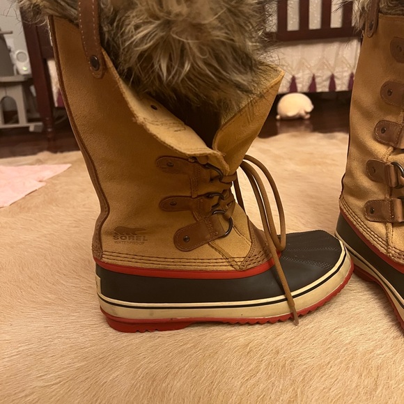 Sorel snow boots. Brown. Size 7.5 - Picture 2 of 6